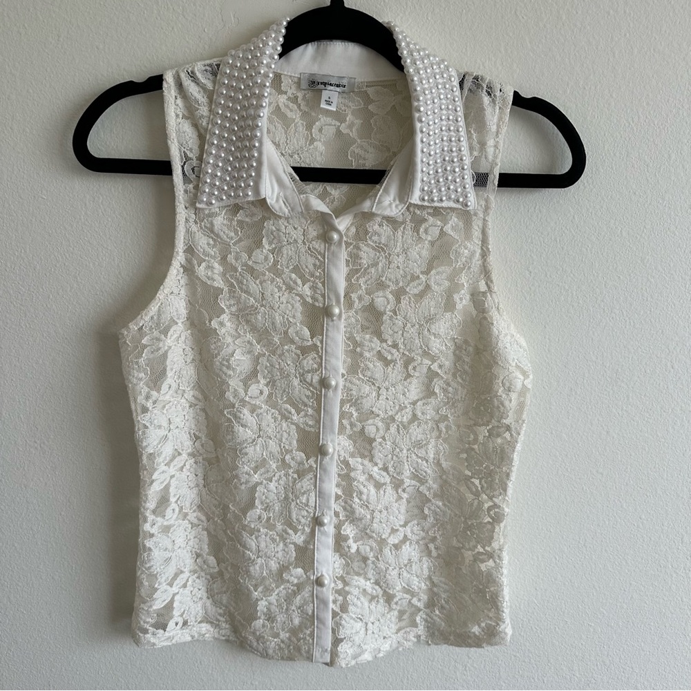 Vintage pearl collared lace tank top 🍦🍨